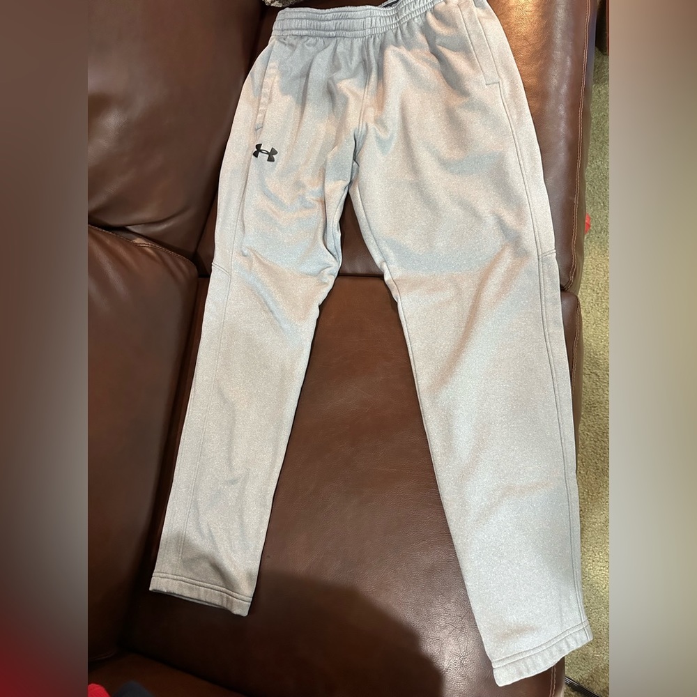 Men’s Medium Gray Under Armour sweat pants!